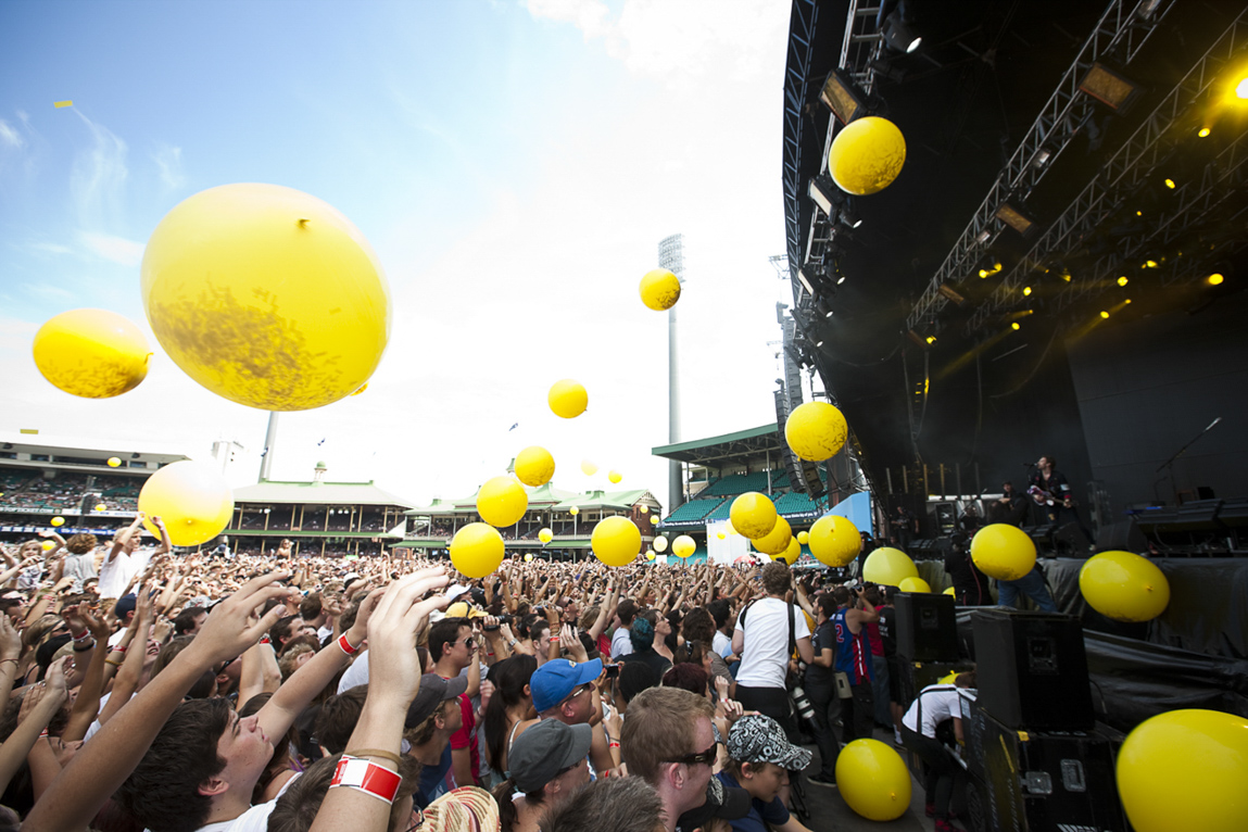 SCG Trust - Coldplay perform ‘Yellow’ at the Sound Relief Concert